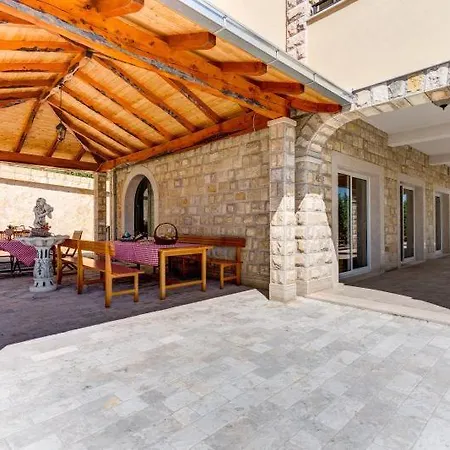 Hacienda Grof Villa *